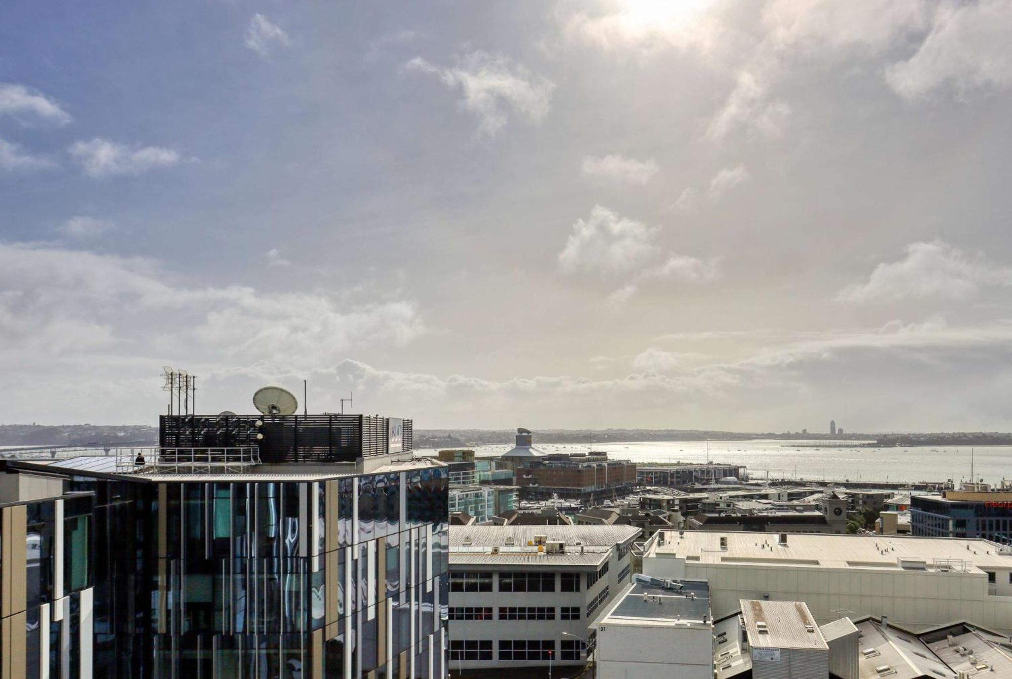 Ramada Suites Victoria Street West Auckland Exterior foto